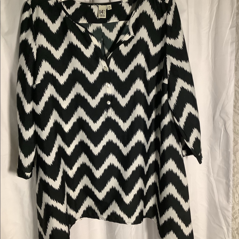 Striking Zigzag Womens’ Sheer Blouse (Medium)